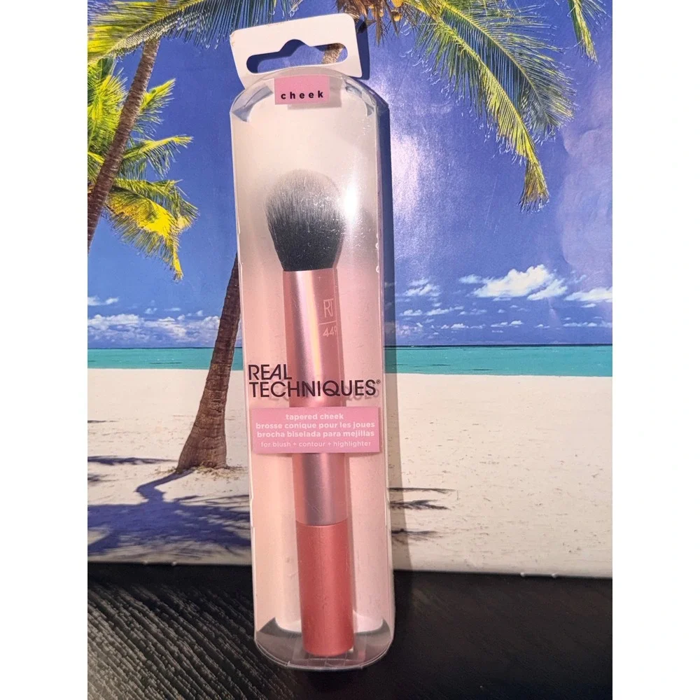 Real Techniques 449 Tapered Cheek Brush Pink Makeup Tool for Blush Contour Glow